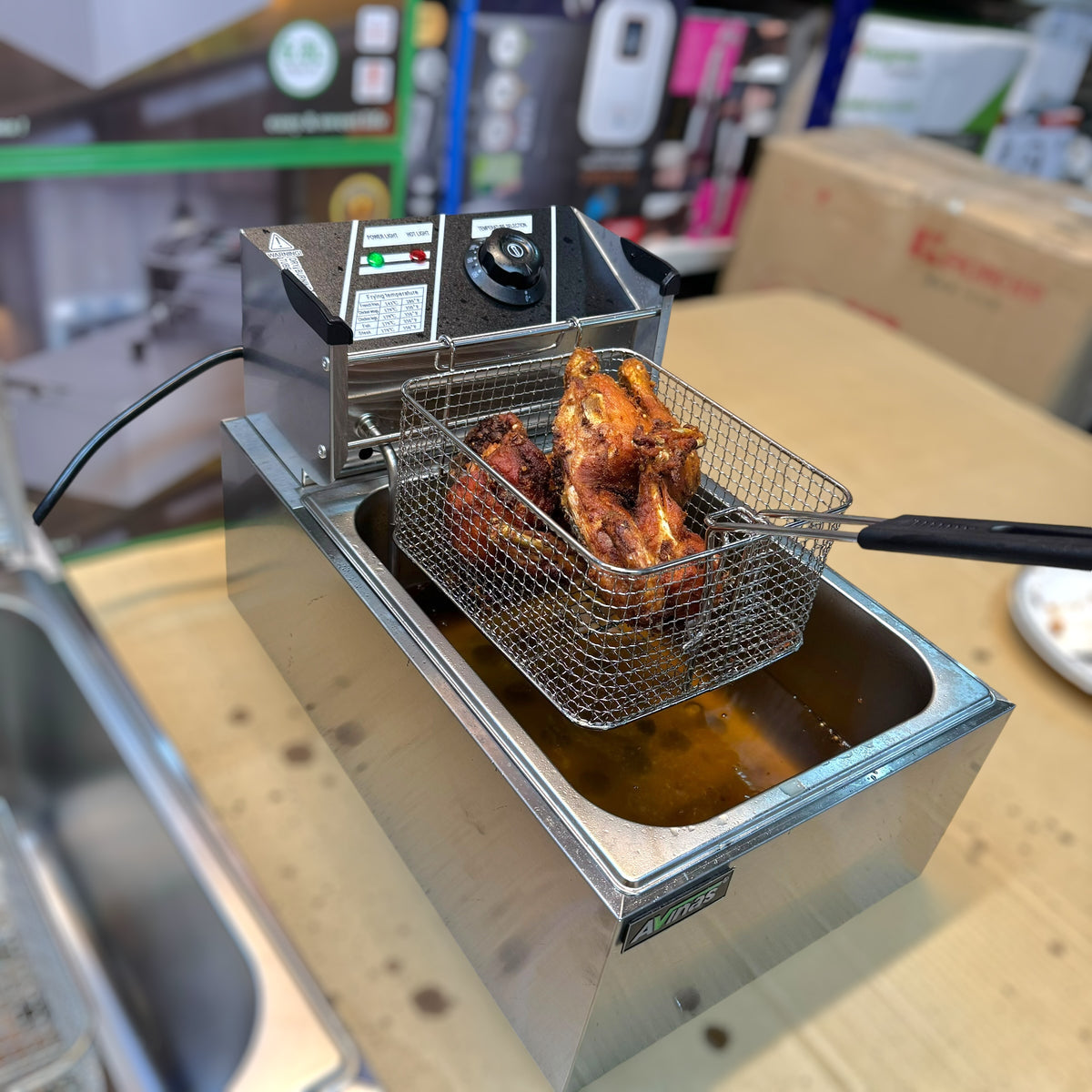 Lot Imported Avinas 6.8L Electric Deep Fryer