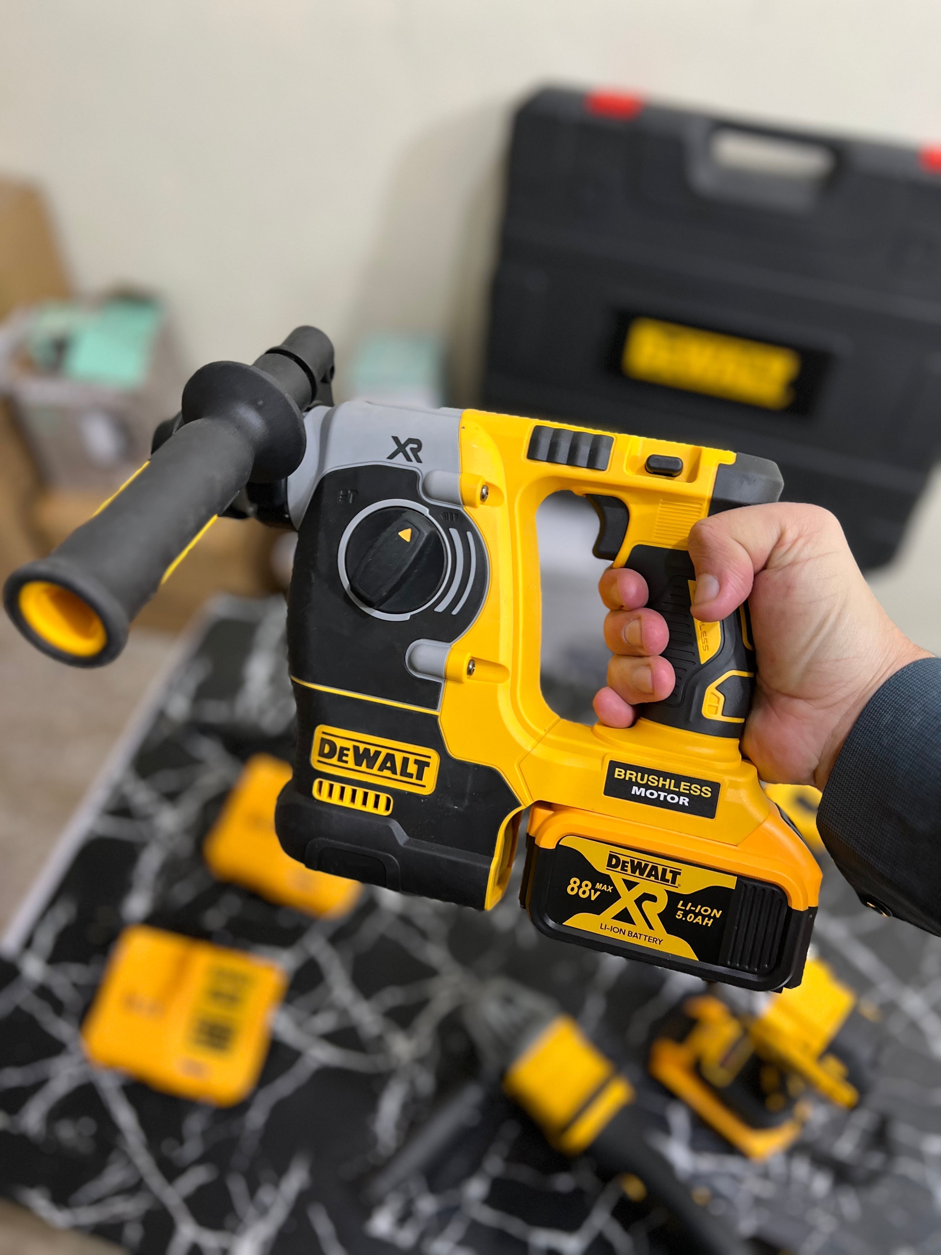 Original Dewalt 4 in 1 drill machine set