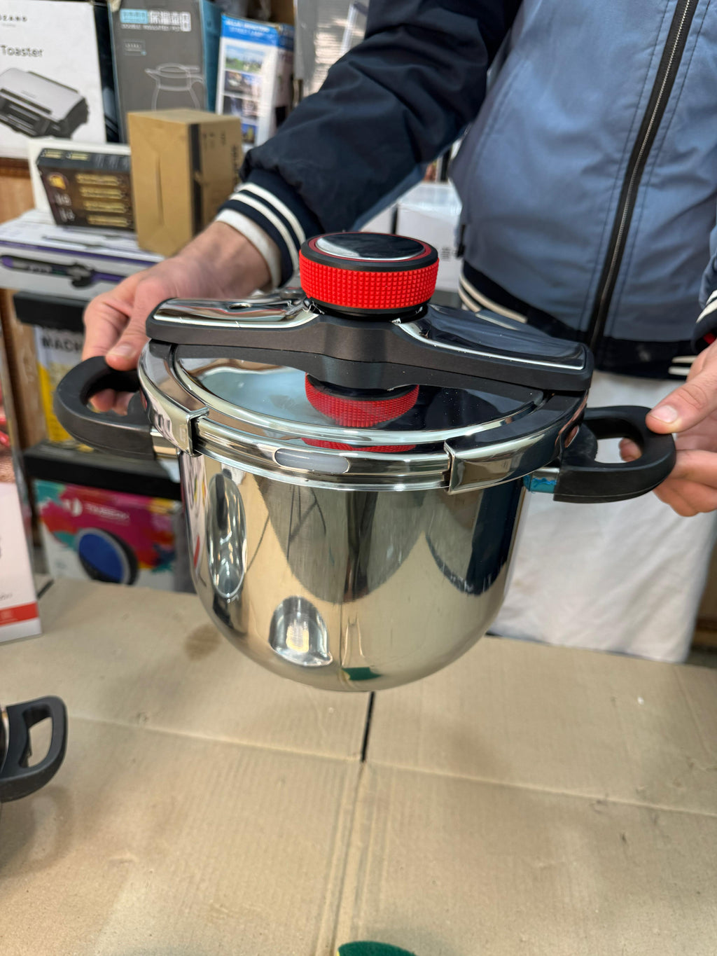 lot imported AUTOMATIC PRESSURE COOKER 7 & 5 litter