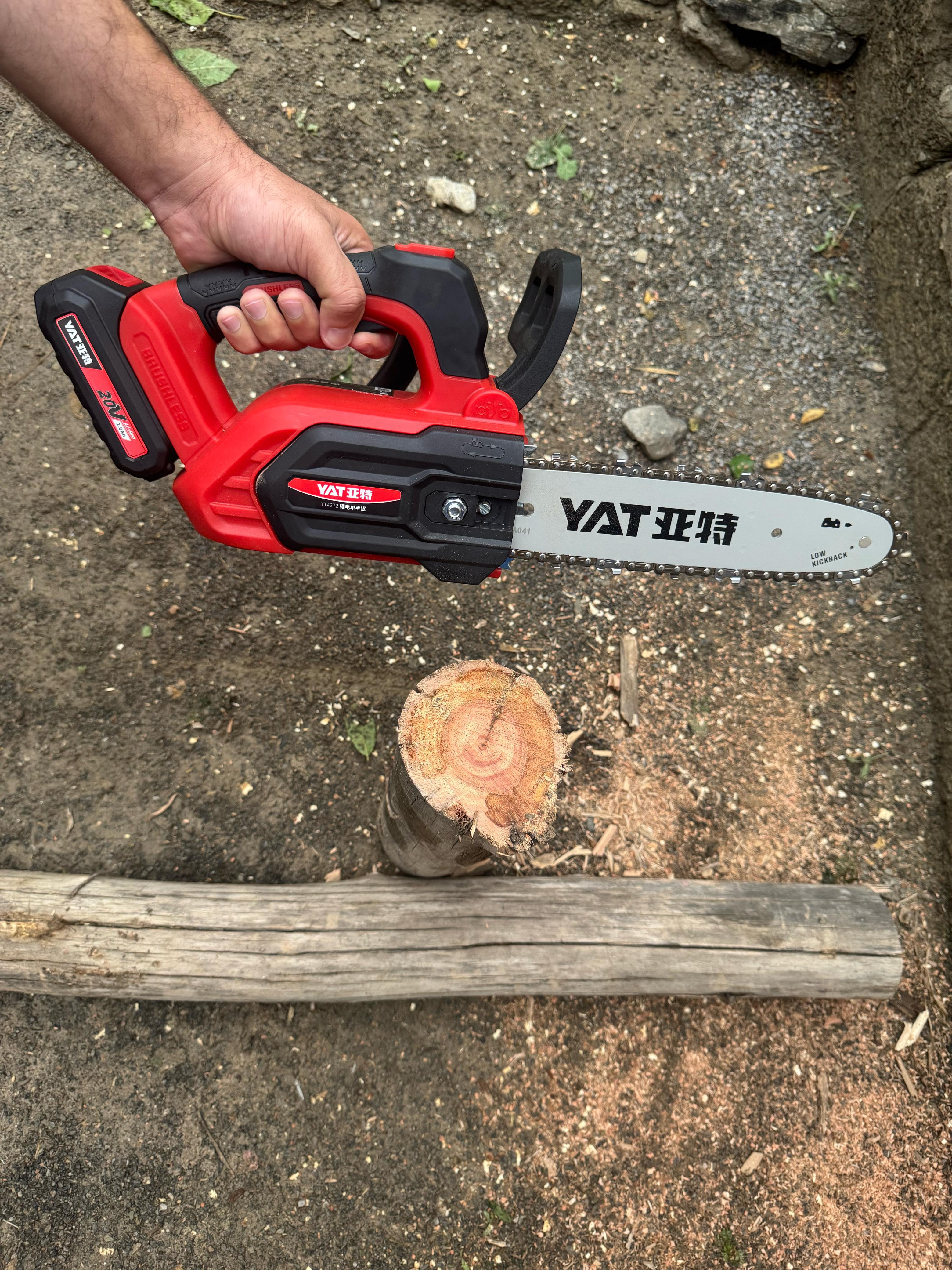 YAT Commercial Rechargeable chainsaw