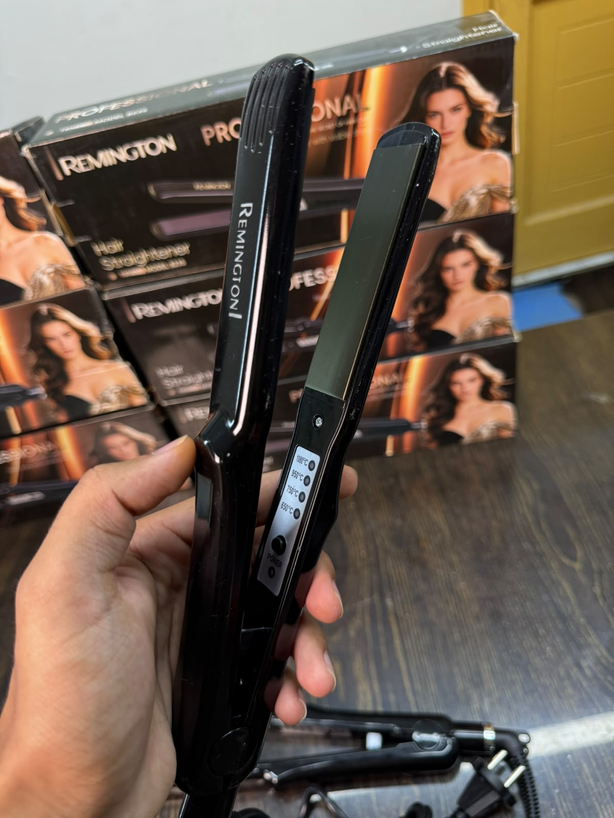Remington Professional Ceramic Hair Straightener – Sleek & Smooth Styling