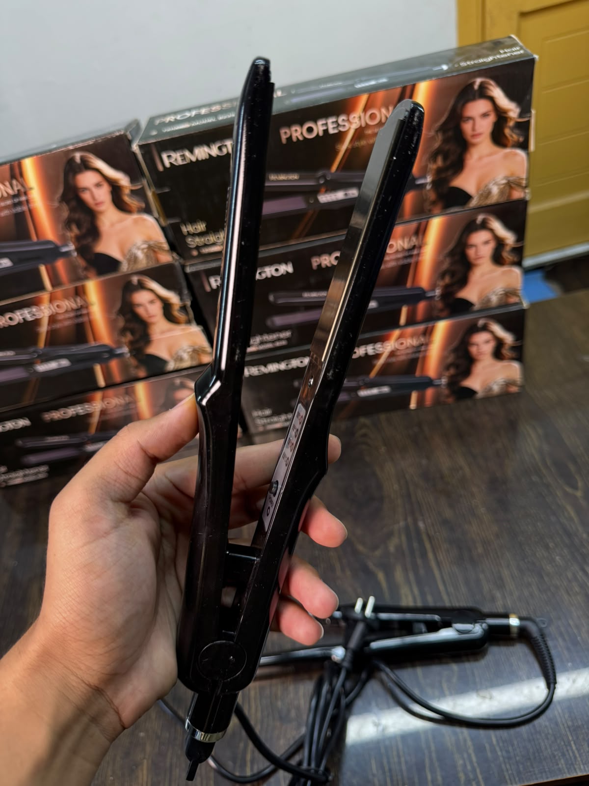 Remington Professional Ceramic Hair Straightener – Sleek & Smooth Styling